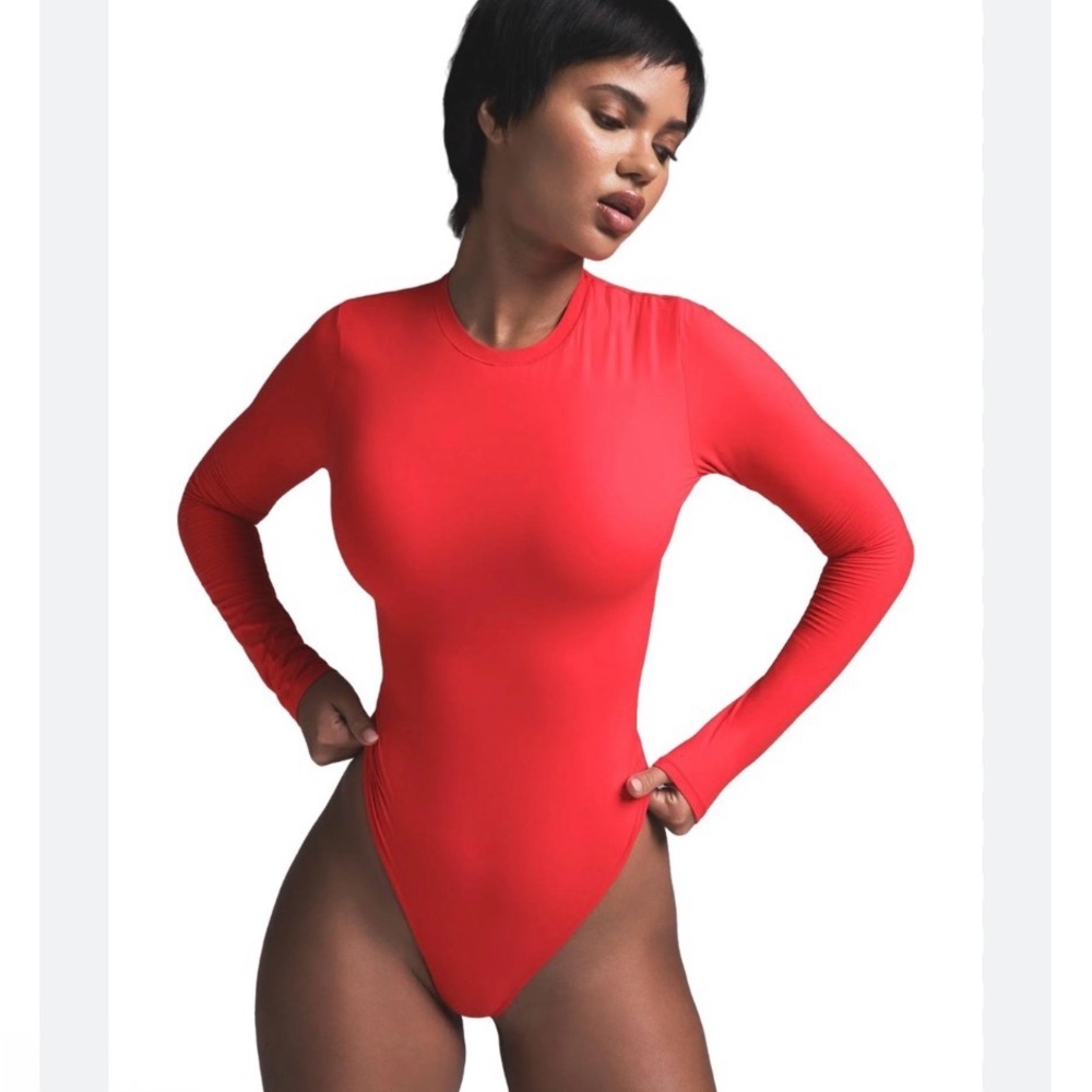🍒SKIMS Fits Everybody Long Sleeve Crew Neck Bodysuit | XS | Cherry 🍒